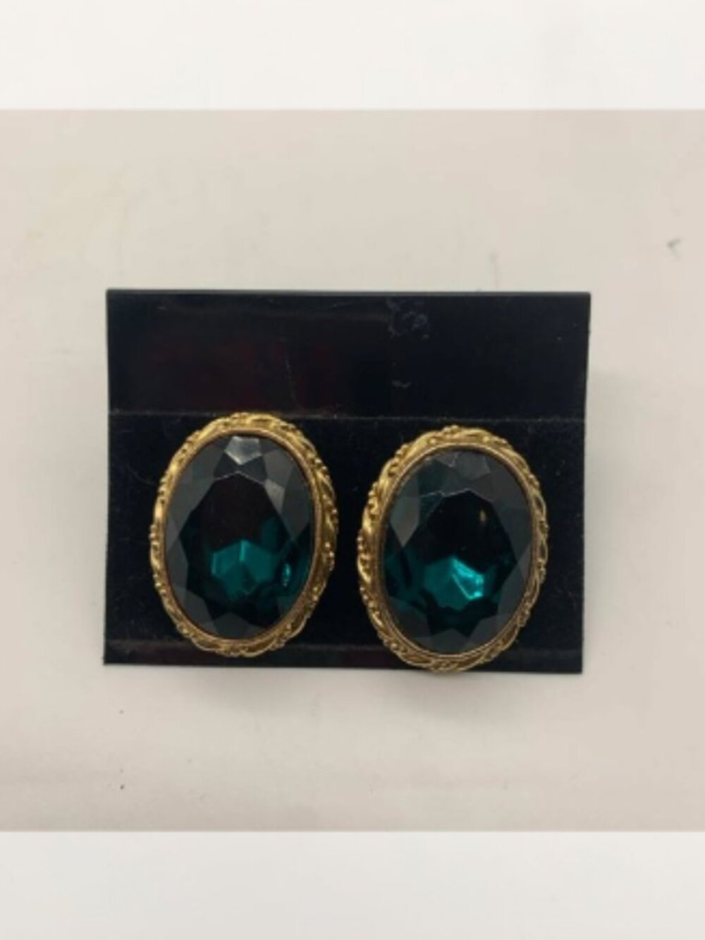 EUC VTG Large Emerald Green Faceted Gem with Gold Tone Border Pierced Earrings